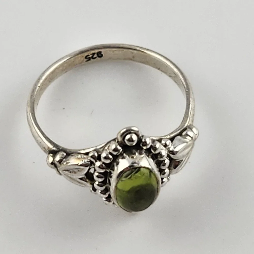 Sterling Silver‎ 925 Peridot Ring Size 6.25